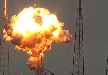 Появилось видео взрыва ракеты Falcon 9 с пусковой площадки | ya62.ru