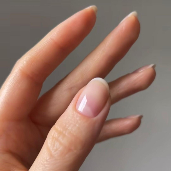Чтобы ногти не ломались: нейл-слаггинг — самый простой и эффективный способ ухода за руками