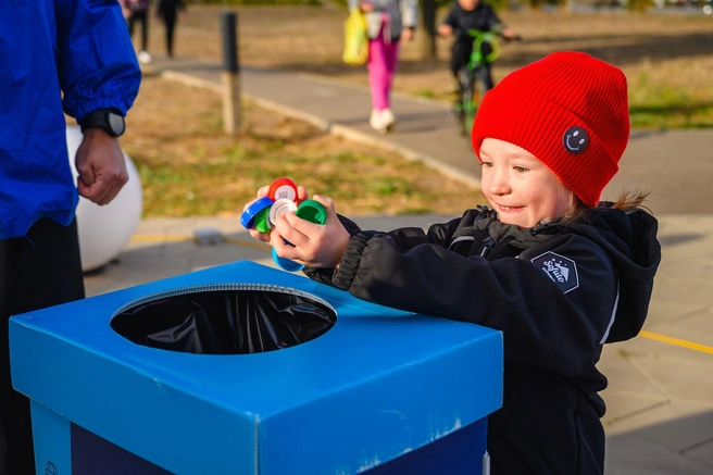 Интересным и полезным конкурсом стала сдача вторсырья | Источник: Светлана Иванова