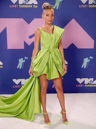 MTV Video Music Awards 2020: лучшие и худшие наряды звезд на красной дорожке