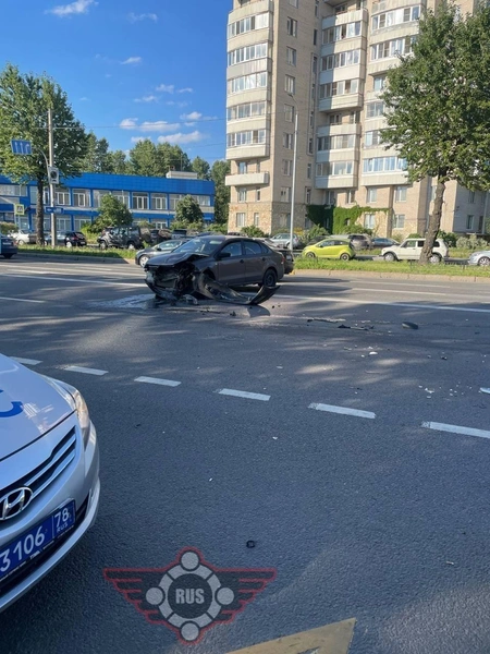 На Краснопутиловской улице Polo столкнулся с двухколесным BMW, байкер в больнице | Источник: Мотосолидарность ДТП