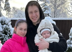 Гендер-пати, знакомство малыша с сестрой, выписка из роддома: муж Липницкой поделился редкими семейными кадрами