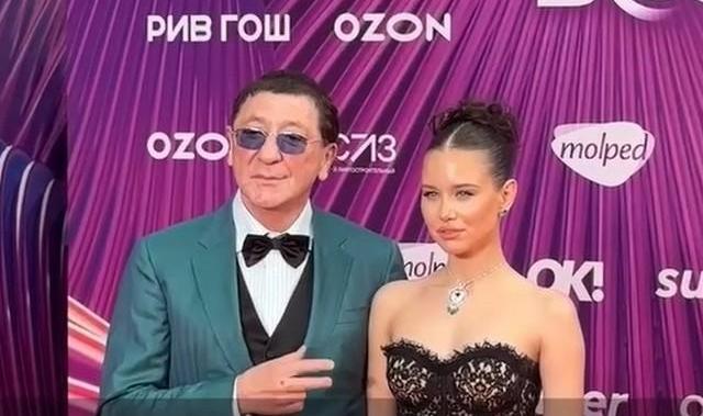 18-летняя нимфа из богатой семьи: кого называют невестой Григория Лепса после выхода пары на премии МУЗ-ТВ