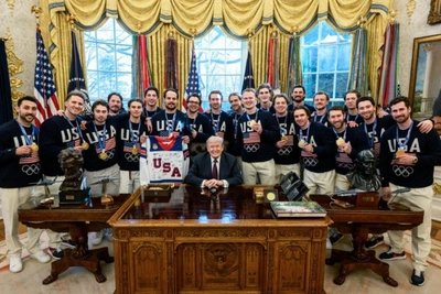 Трамп накормил сборную США по хоккею фастфудом