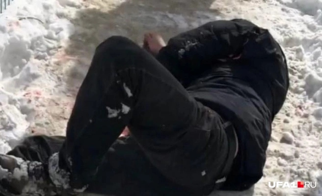 Станислав Яшин пытался покончить с собой возле здания стоматологической поликлиники на улице Заки Валиди | Источник: источник UFA1.RU
