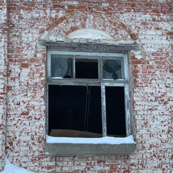 Старые окна разбиты