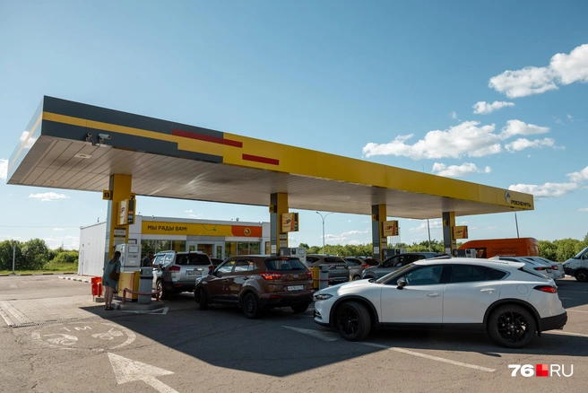 На «Роснефти» весь бензин был в наличии | Источник: Александр Куренной / 76.RU