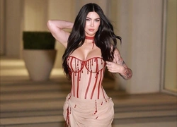 Голый корсет с кровавыми слезами: первое появление Меган Фокс после рождения дочери