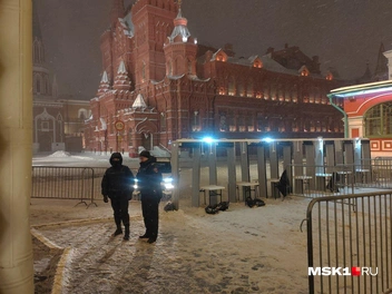 В новогоднюю ночь на Красную площадь было не попасть | Источник: Михаил Мечев / MSK1.RU