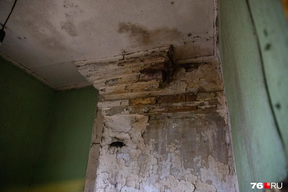 В дождь на потолке протечки | Источник: Кирилл Поверинов