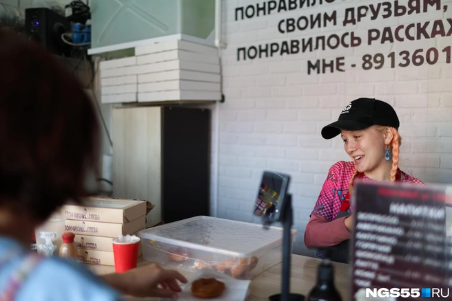 Продавцы в киоске приятные и вежливые | Источник: Евгений Софийчук / NGS55.RU