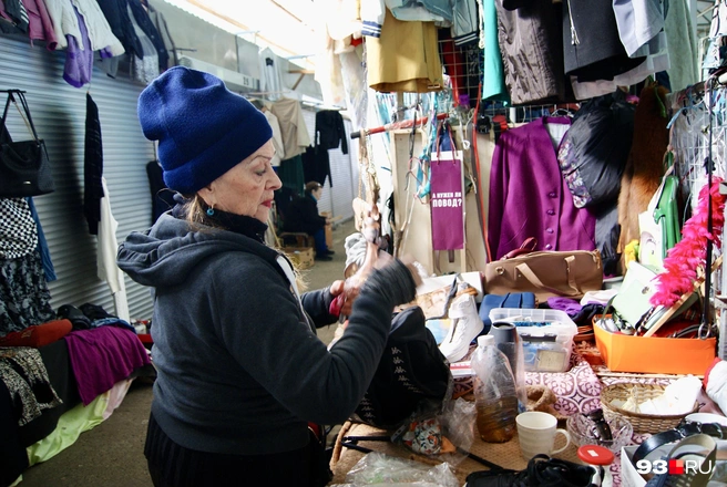 В основном, на блошином рынке торгуют пенсионеры | Источник: Екатерина Подымова / 93.RU