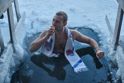 Новосибирские моржи тренируются в аномальные холода