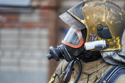 Роспотребнадзор рекомендует маски из-за пожара на нефтебазе