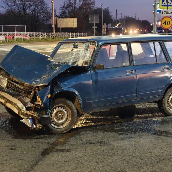 Легковая подрезала байкера в Красном Селе. Жесткое столкновение попало на видео | Источник: Транспортный КОЛЛАПС, Красное Село. Новости и события.