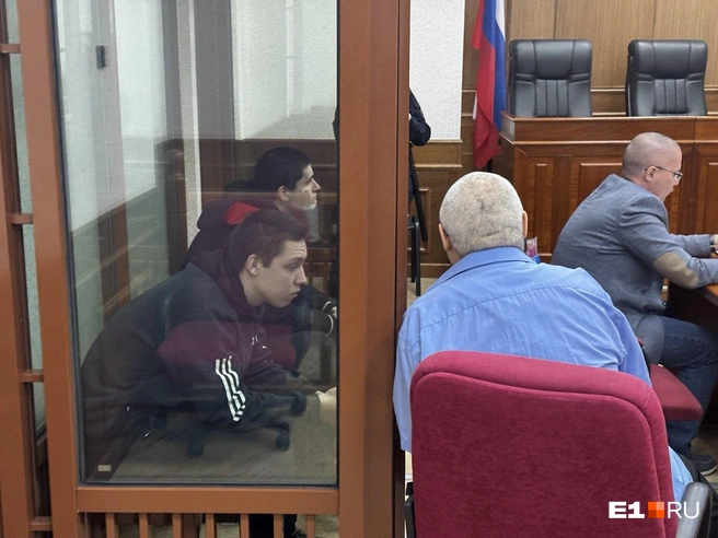 Тарасюк и Усольский окончили 9 классов, на этом их образование остановилось. Первый работал кассиром в «Пятерочке», второй — комплектовщиком на складе | Источник: Евгений Кошек / E1.RU