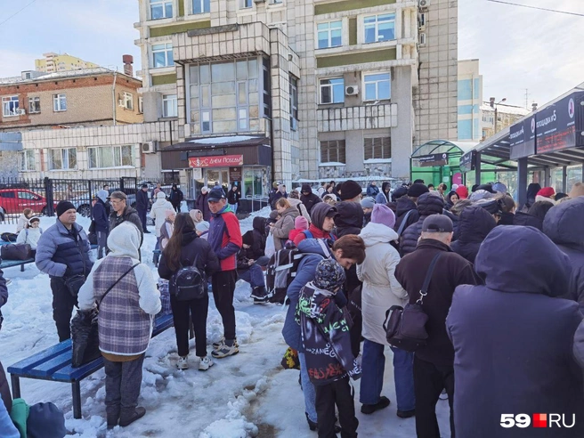 Сегодня на автовокзале многолюдно | Источник: Тимофей Калмаков / 59.RU