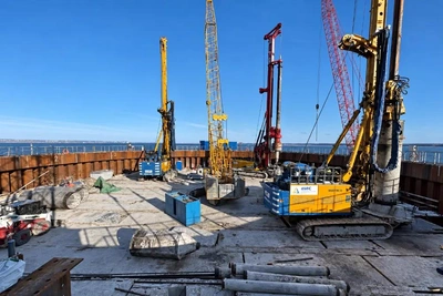 На Ленском мосту установили 365 свай