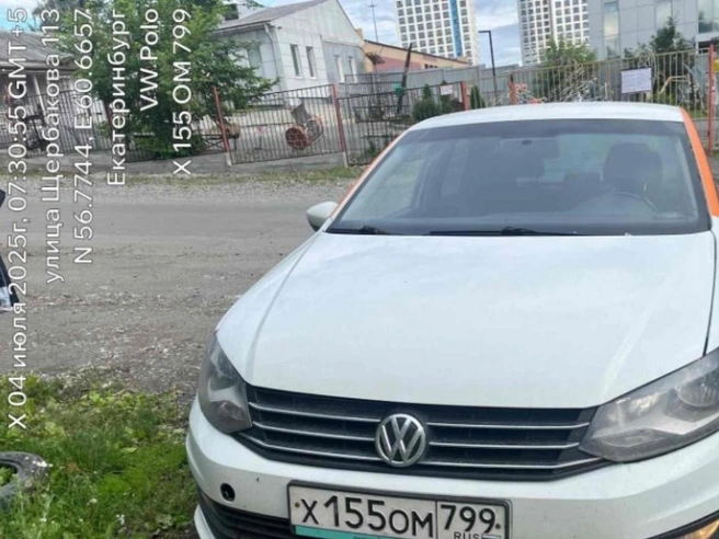 Екатеринбурженка считает, что припарковалась правильно | Источник: Читатель E1.RU