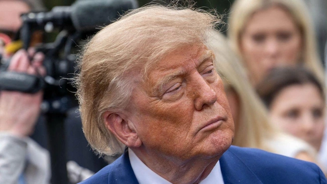 Сенатор Томми Табервилль похвалил трудовую этику Трампа. | Источник: MEGA