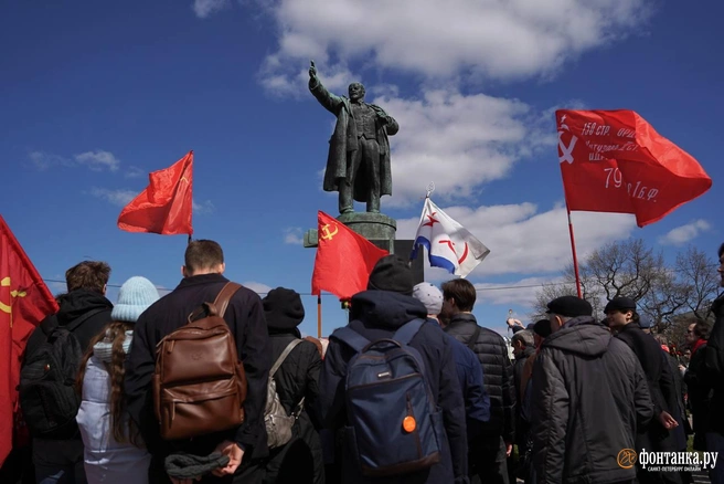 Петербургские коммунисты на Первомай пришли к Ленину | Источник: Павел Даиси / «Фонтанка.ру»