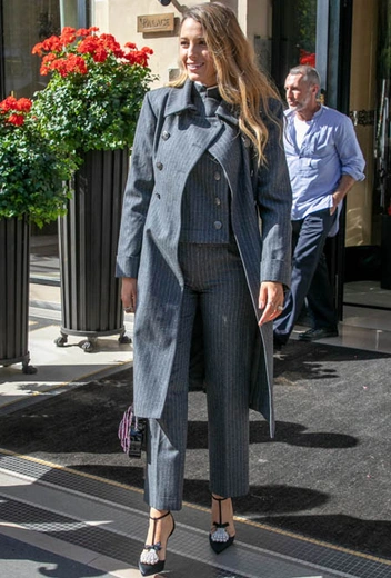 Блейк Лайвли в Париже, 19 сентября | marieclaire.ru