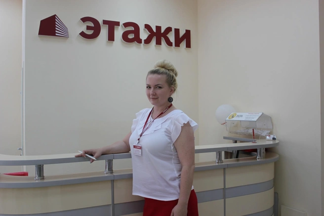 Анастасия Горюнова – менеджер отдела продаж:
«С компанией «Этажи» я познакомилась во время проведения «Школы риэлтора», после чего была принята на должность специалиста отдела продаж, а через год уже заняла руководящую должность. «Этажи» - это отличное место для построения успешной карьеры. Здесь не только хорошая обучающая школа, но и постоянная поддержка дружного коллектива. Здесь можно добиться многого».