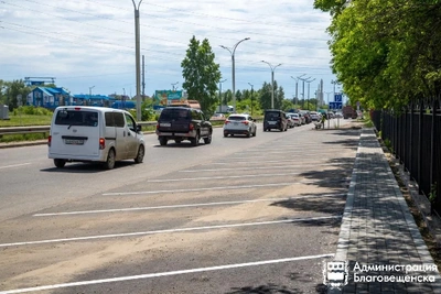 В Благовещенске досрочно открыли парковку у парка Дружбы