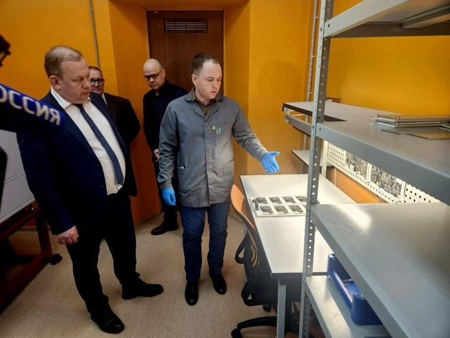 Министр посетил запускаемое производство | Источник: Минпромэнерго Саратовской области / Telegram