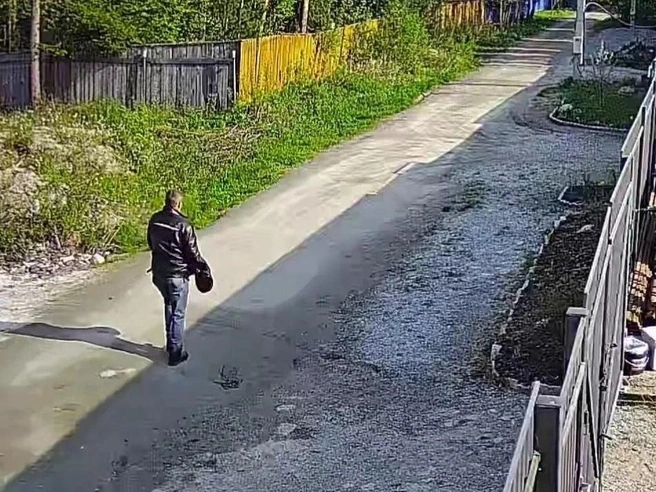 В руках у пропавшего была меховая шапка | Источник: «ЛизаАлерт»
