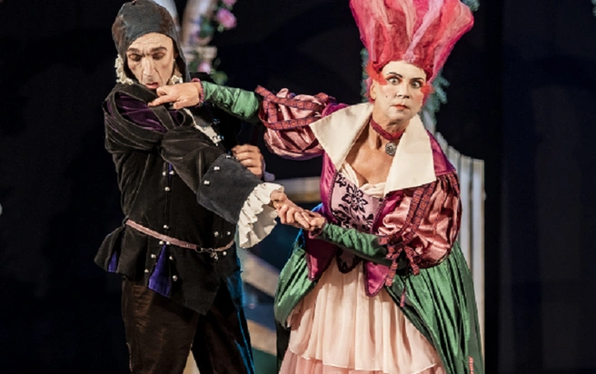 Сцена из спектакля «Скупой» | Источник: Александр Крылов / smrtheatre.ru