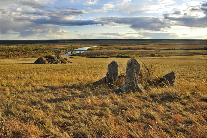 Последние пристанища древних степняков: 3 загадки плиточных могил, над которыми бьются археологи