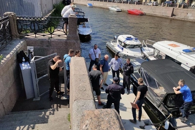 У городского причала на Мойке выявили самовольный пристрой