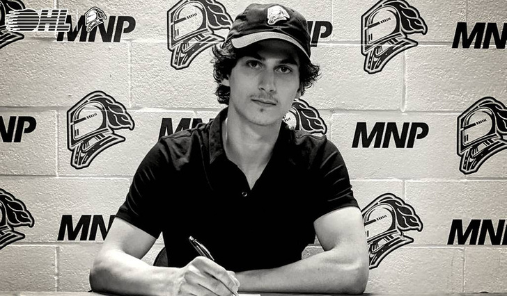 Выпал из окна накануне игры: полиция Канады расследует загадочную смерть 18-летнего хоккеиста Абакара Казбекова