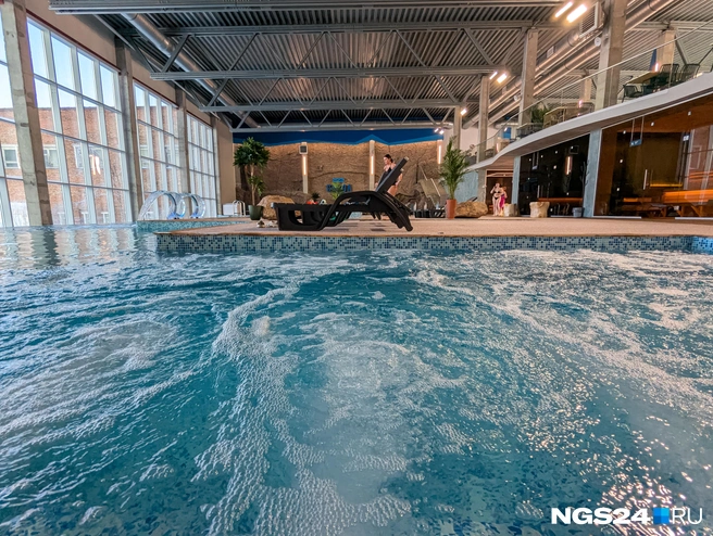 Гидромассаж установлен по краям бассейна | Источник: Мария Ленц / NGS24.RU
