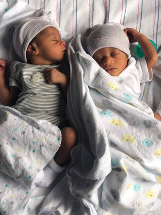 Женщина родила близнецов дважды за год