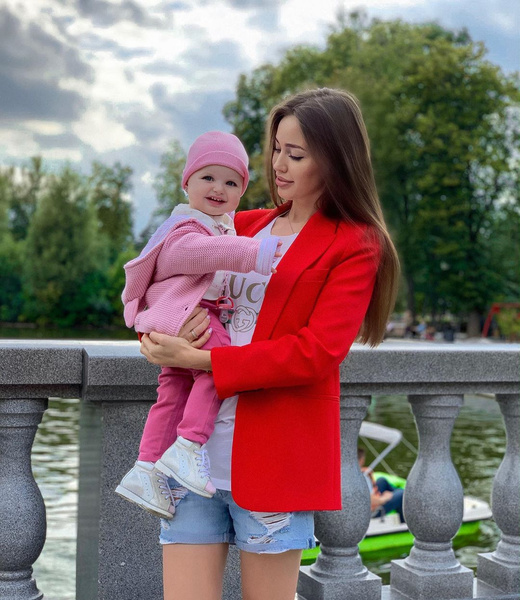 «Сладкая, любимая, ласковая»: Анастасия Тарасова поздравила старшую дочь с 2-летием