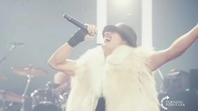 Kid Rock выступил на альтернативном шоу в перерыве Супербоула | Источник: Turning Point USA