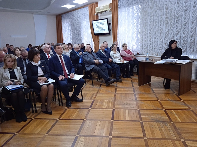 В обсуждении участвовали чиновники и представители общественности | Источник: Дмитрий Сильнов / 173. RU