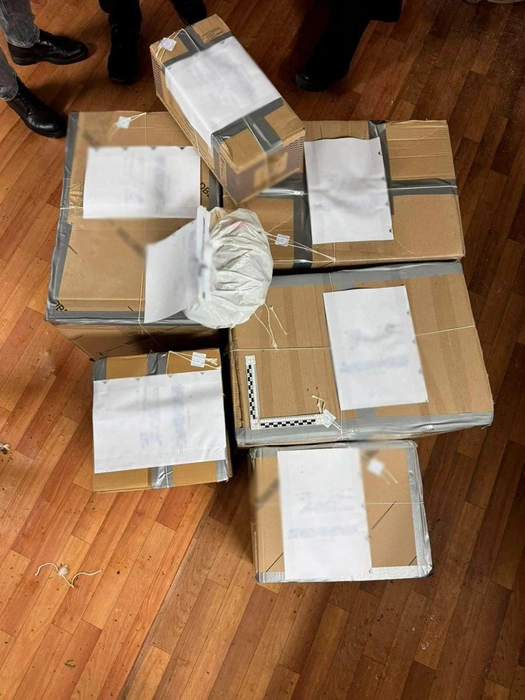 Мужчина хранил наркотики в коробках | Источник: МВД по Якутии / T.me