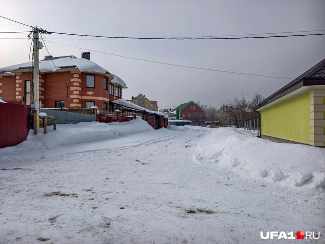 Наш фотограф присмотрел себе вот этот жёлтенький домик — мол, всяко лучше квартиры, где затянулся ремонт | Источник: Булат Салихов / UFA1.RU