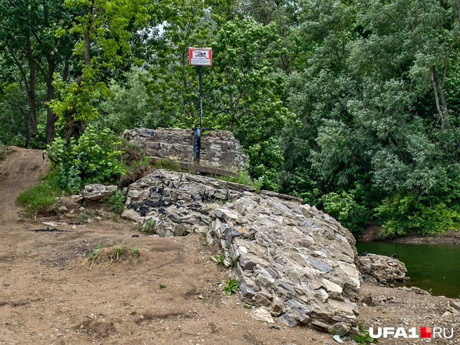 Знак о запрете купания на своем месте | Источник: Булат Салихов / UFA1.RU