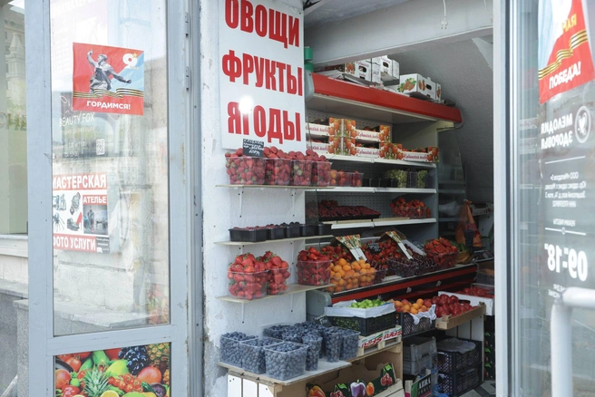 Продавец заявил, что его документы расположены в «основном магазине» за углом | Источник: Дмитрий Толстошеев / MSK1.RU