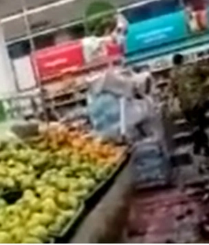 В Кемеровской области уволенный из магазина грузчик напоследок разгромил отдел алкоголя (видео)
