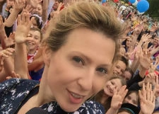 Яна Чурикова начальствует дома