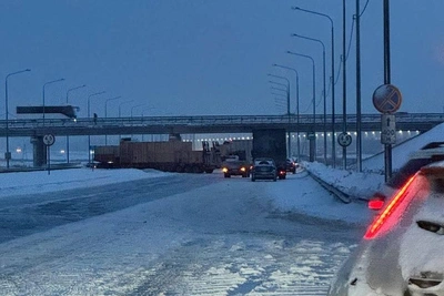 Столкновение фур на Челябинском тракте парализовало движение