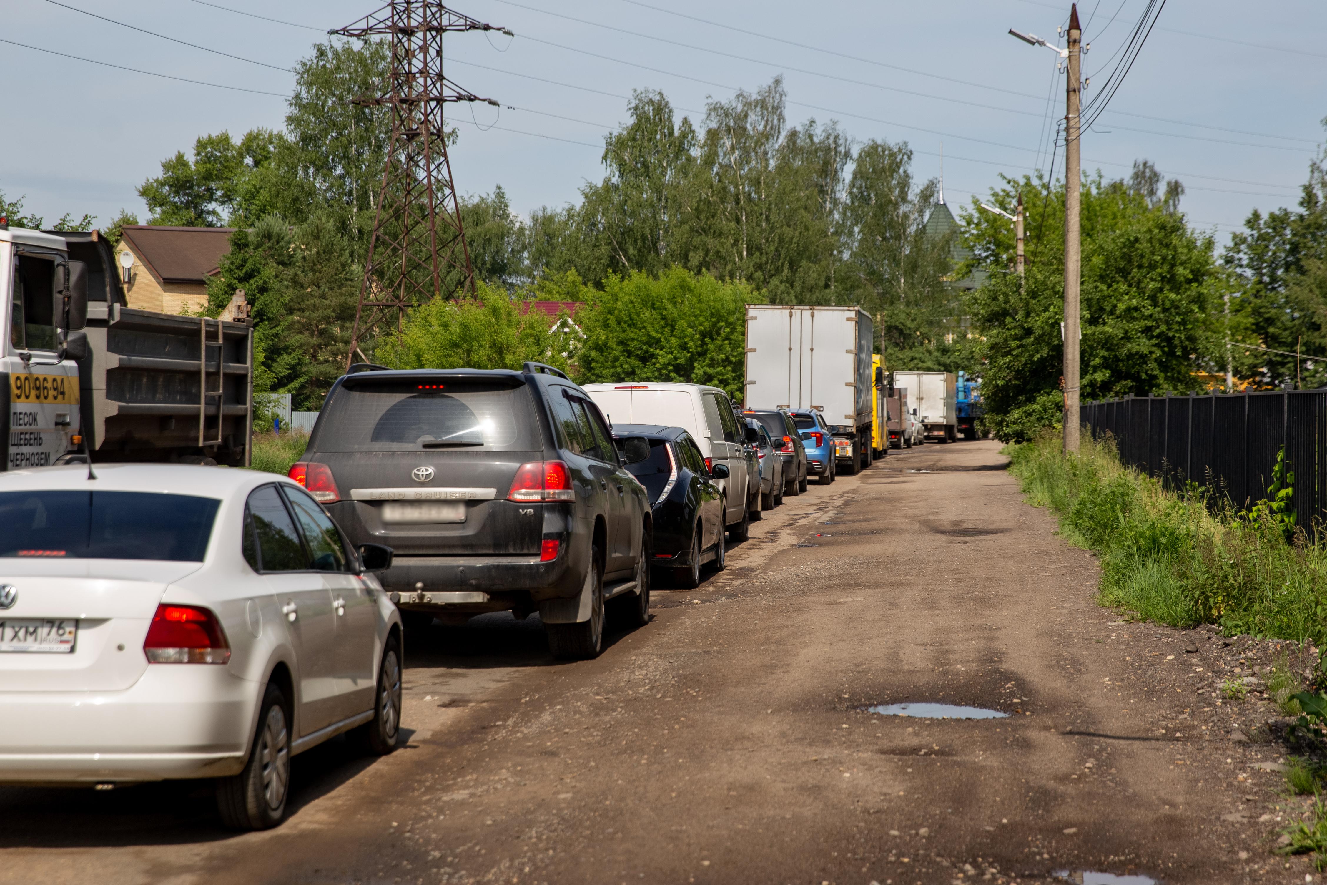 Пробки с утра до вечера: показываем проблемную дорогу в Ярославле, которую скоро будут ремонтировать