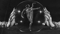 Выставка фэшн-фотографа Дамира Жукенова «Вне времени» в Москве