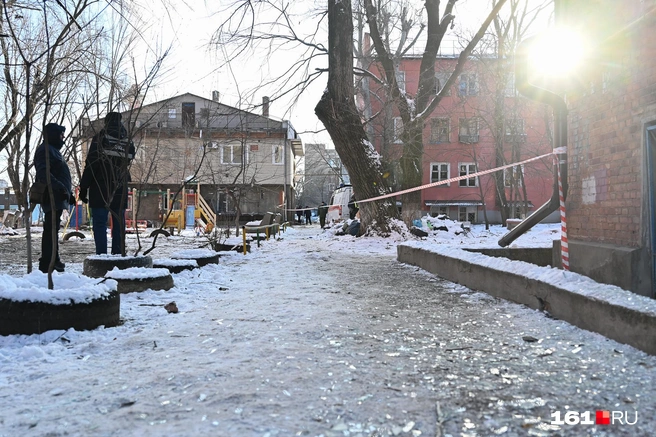 Двор на всякий случай оцепили | Источник: Анатолий Карбинов / 161.RU