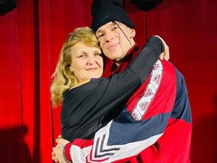 «Девчоночка моя капризная»: певец Niletto впервые показал свою маму